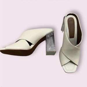 *BRAND NEW* BCBGMaxAzria Block Heel!